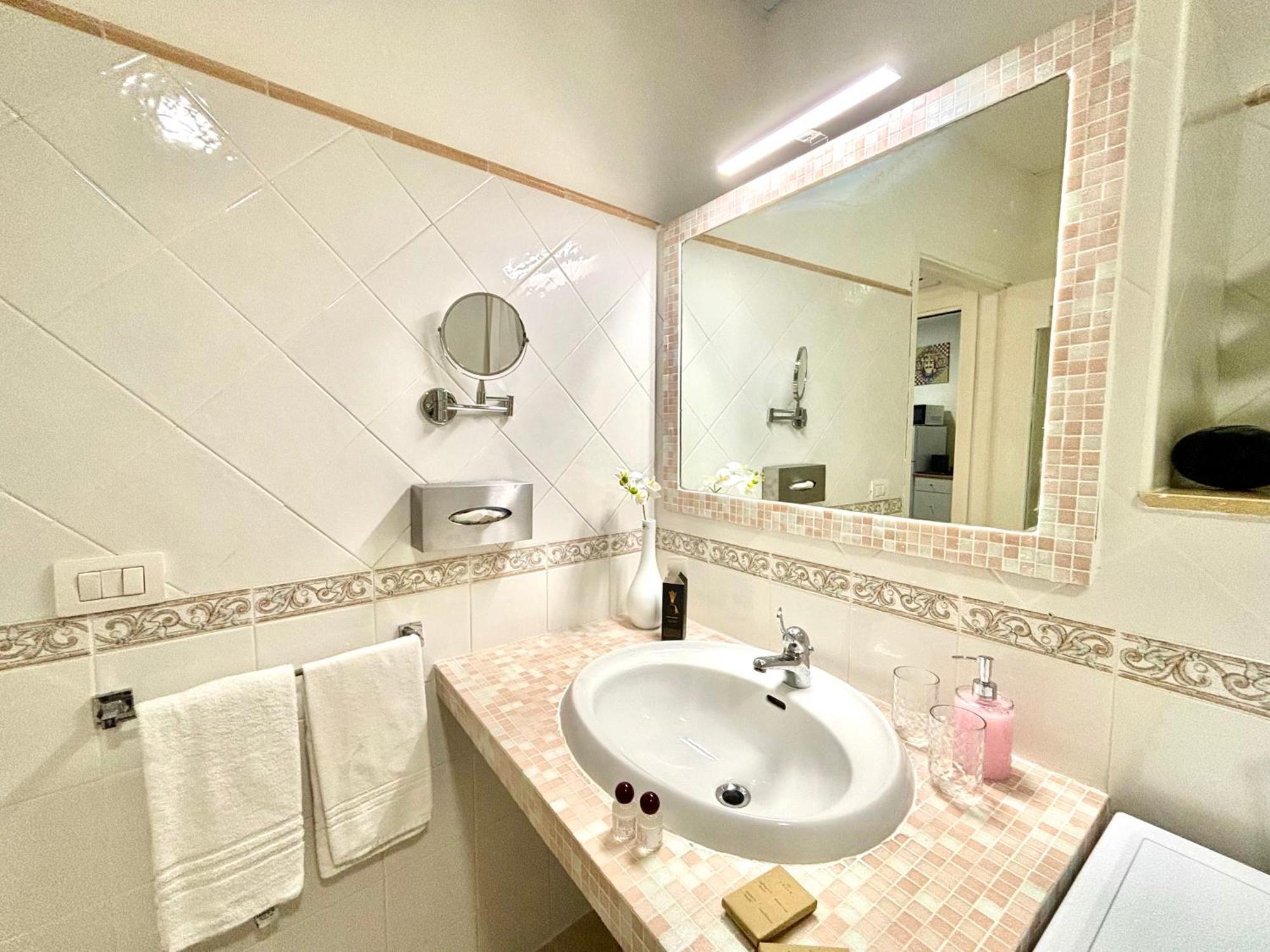 Court View Apartment